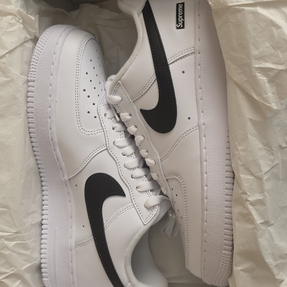Supreme x Nike Air Force 1 Low "White Black" - Picture 7 of 14